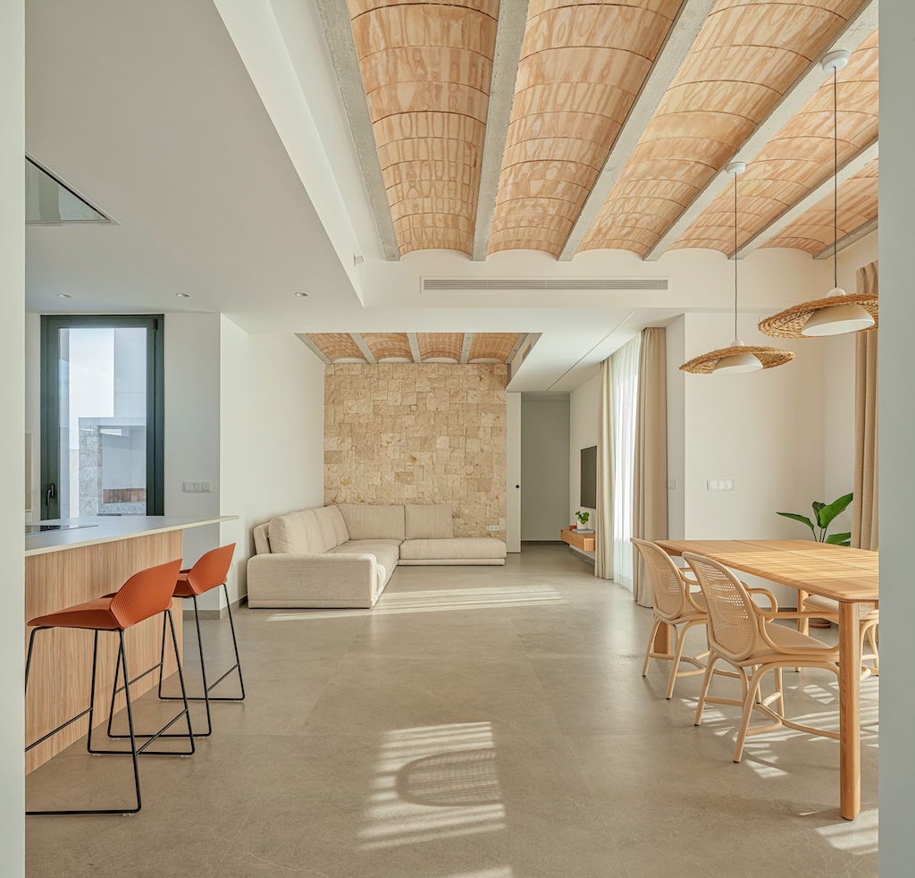 Digital Transformation in Construction: Process Automation and Real-Time Project Tracking